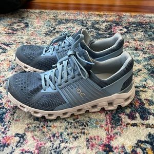 OnCloud Sneakers Size 6